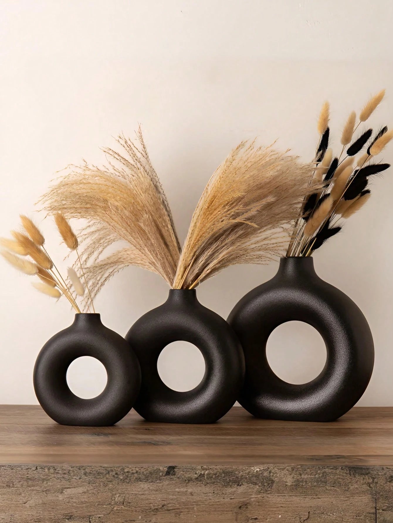 Black Circular Plastic Flower Vase – Modern Minimalist Vase for Dried & Faux Floral Arrangements