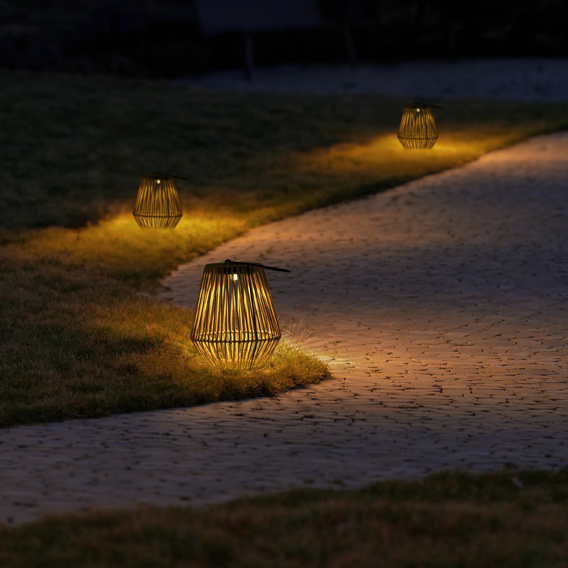 Solar Powered Outdoor Rattan Lantern – Waterproof LED Garden Light with Auto On/Off